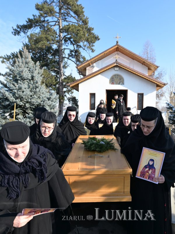 Deshumarea osemintelor Cuvioasei Mucenițe Evloghia de la Samurcășești 352885