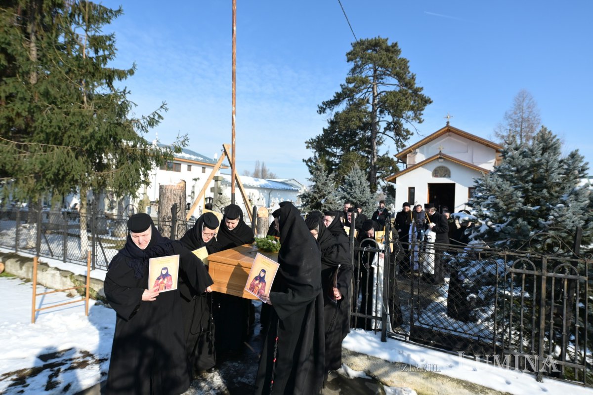 Deshumarea osemintelor Cuvioasei Mucenițe Evloghia de la Samurcășești 352886