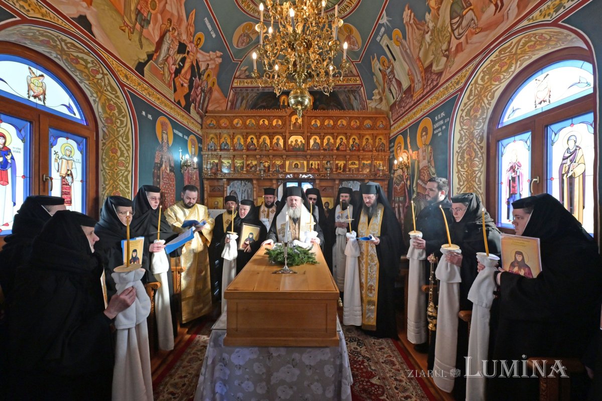 Deshumarea osemintelor Cuvioasei Mucenițe Evloghia de la Samurcășești 352887
