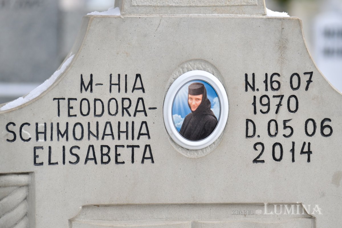 Au fost deshumate osemintele Cuvioasei Elisabeta de la Pasărea 352972