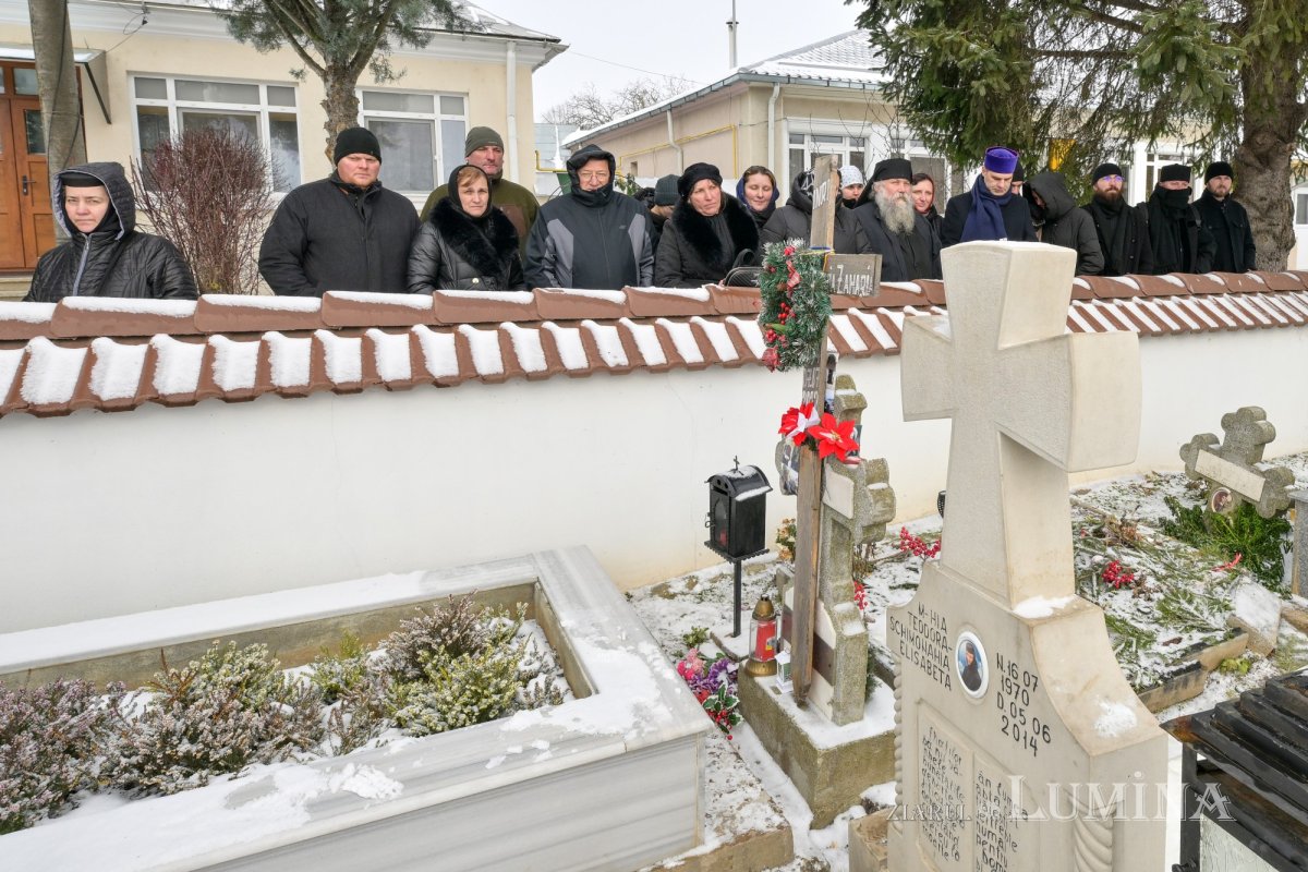 Au fost deshumate osemintele Cuvioasei Elisabeta de la Pasărea 352974