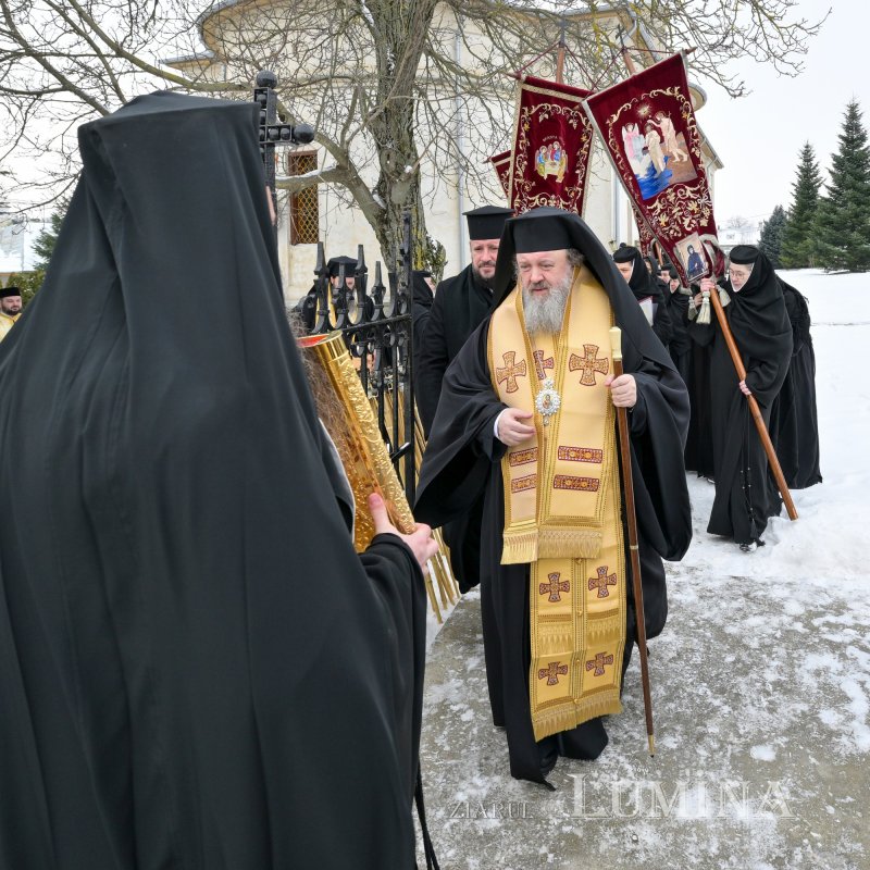 Au fost deshumate osemintele Cuvioasei Elisabeta de la Pasărea 352978