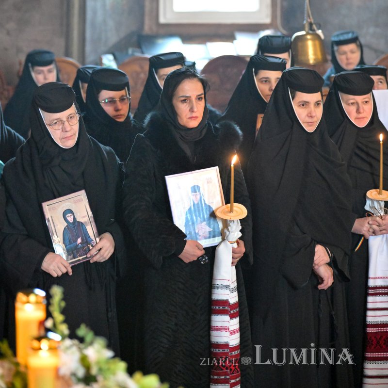 Au fost deshumate osemintele Cuvioasei Elisabeta de la Pasărea 352995