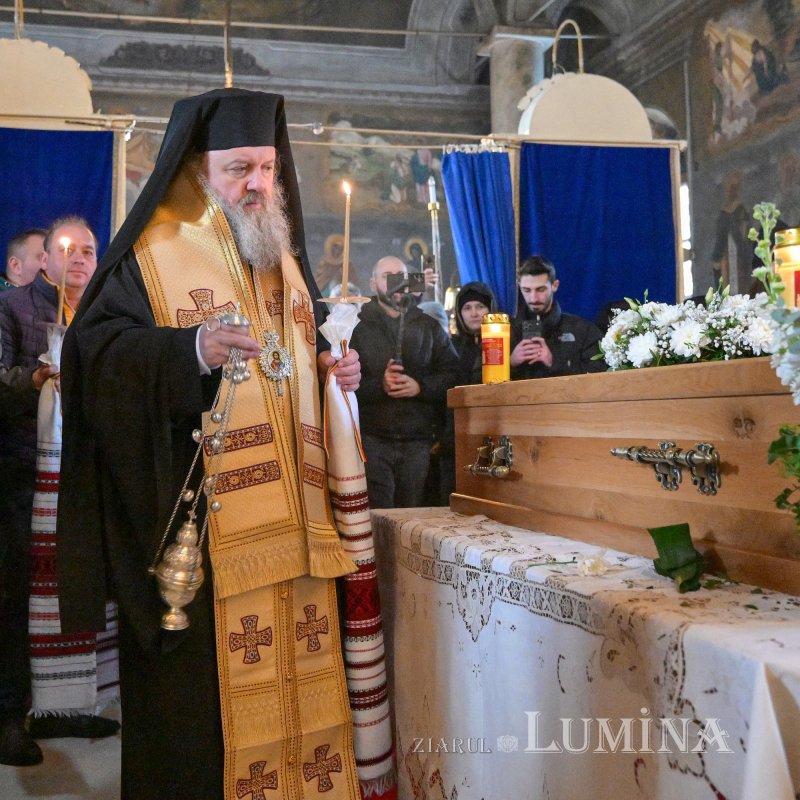 Au fost deshumate osemintele Cuvioasei Elisabeta de la Pasărea 352999