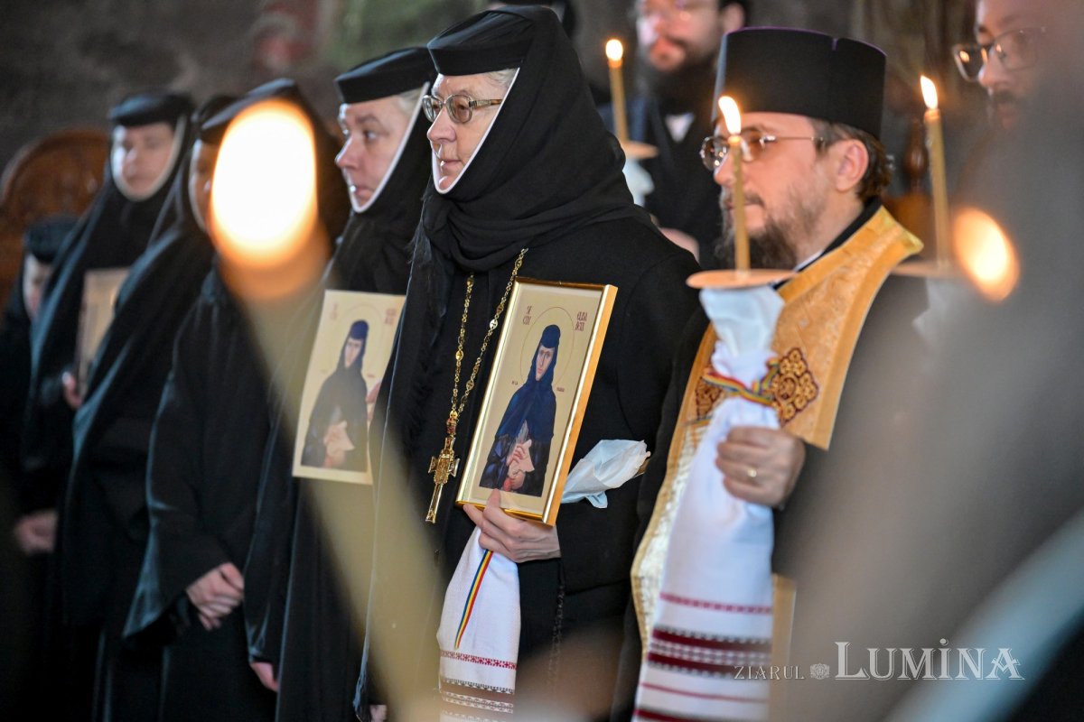 Au fost deshumate osemintele Cuvioasei Elisabeta de la Pasărea 353001