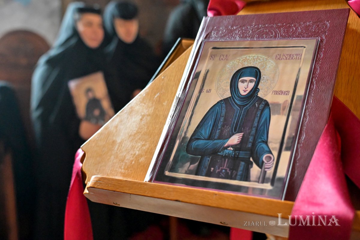 Au fost deshumate osemintele Cuvioasei Elisabeta de la Pasărea 353005