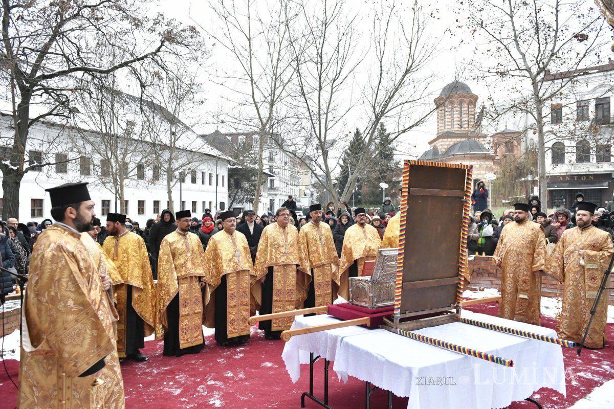 Procesiune la Biserica Domnească din Capitală în ajunul hramului 353021