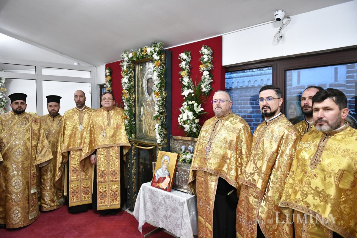 Procesiune la Biserica Domnească din Capitală în ajunul hramului 353032