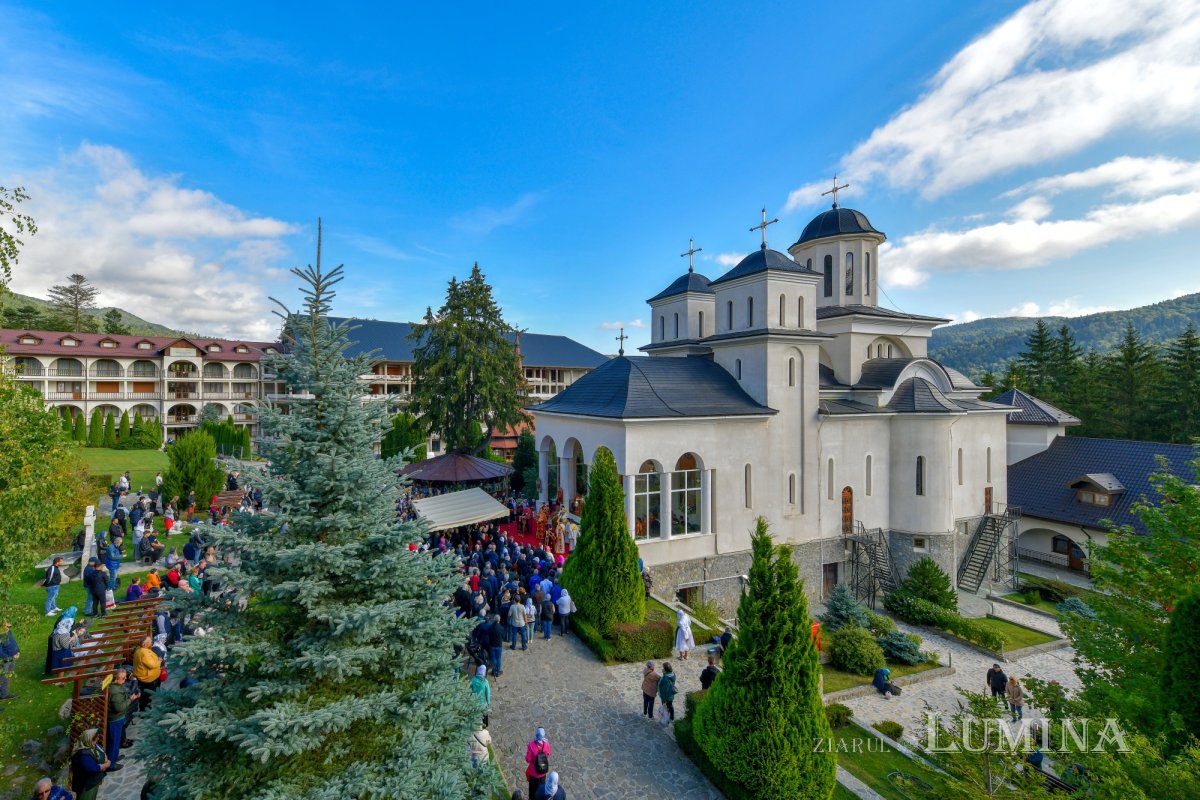 Centenarul Patriarhiei Române și proclamarea de noi sfinți români 353494