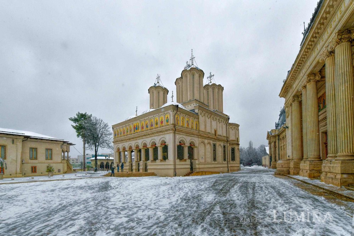 Sclipirile Luminii: Iarna la Patriarhia Română 353525