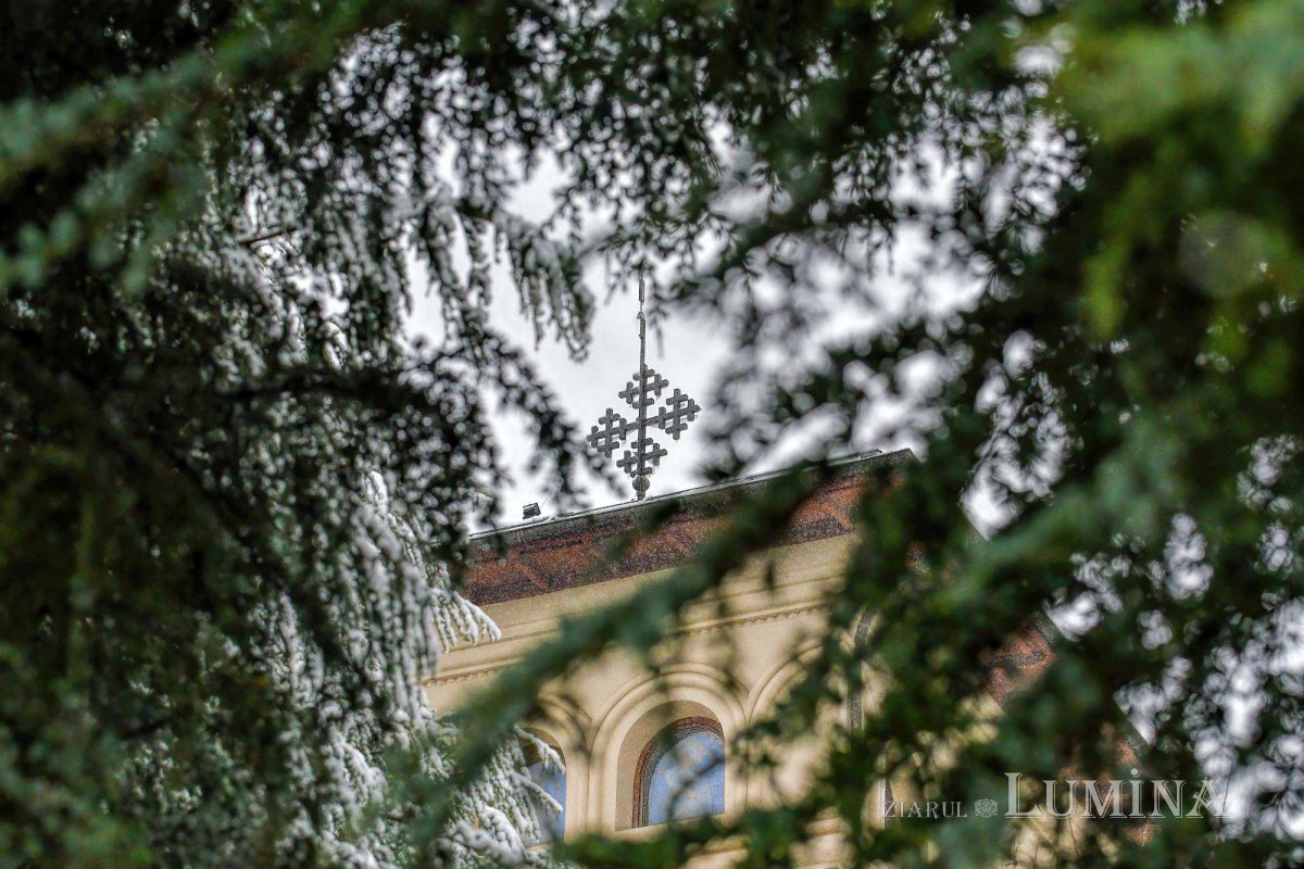 Sclipirile Luminii: Iarna la Patriarhia Română 353526