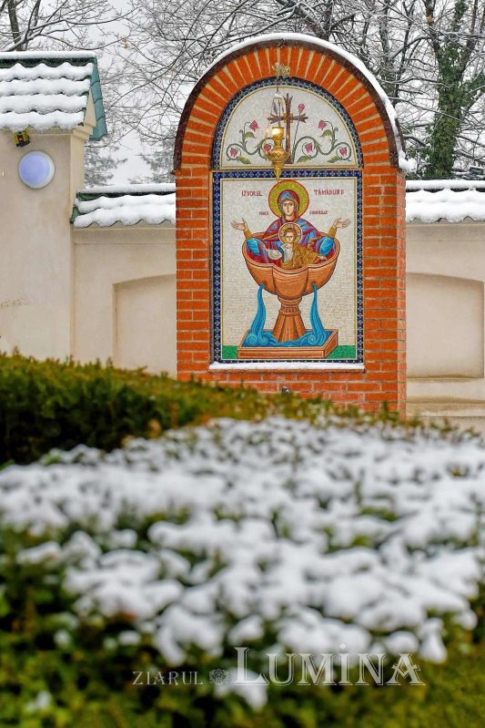 Sclipirile Luminii: Iarna la Patriarhia Română 353528