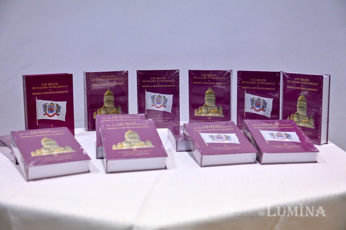 Lucrare dedicată Centenarului Patriarhiei Române, prezentată la Facultatea „Justinian Patriarhul” 353877