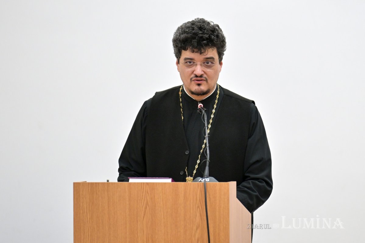 Lucrare dedicată Centenarului Patriarhiei Române, prezentată la Facultatea „Justinian Patriarhul” 353880