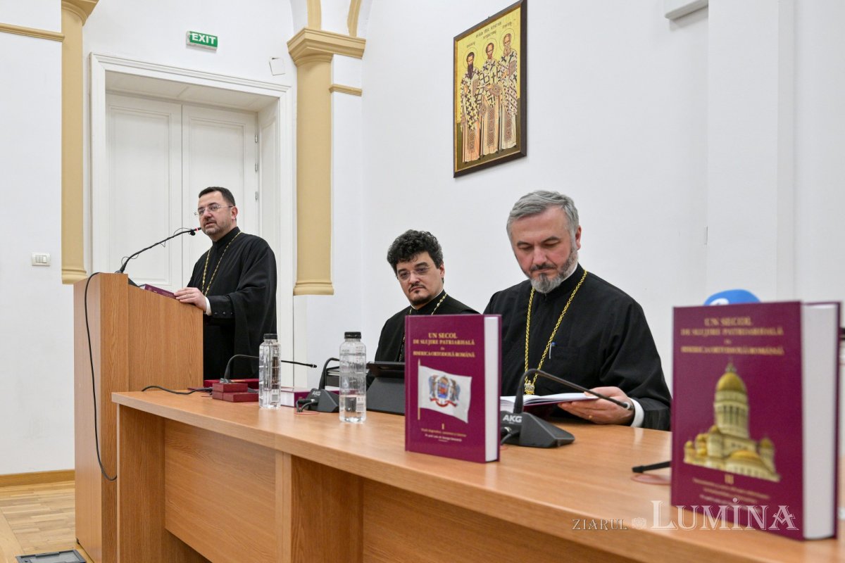 Lucrare dedicată Centenarului Patriarhiei Române, prezentată la Facultatea „Justinian Patriarhul” 353881