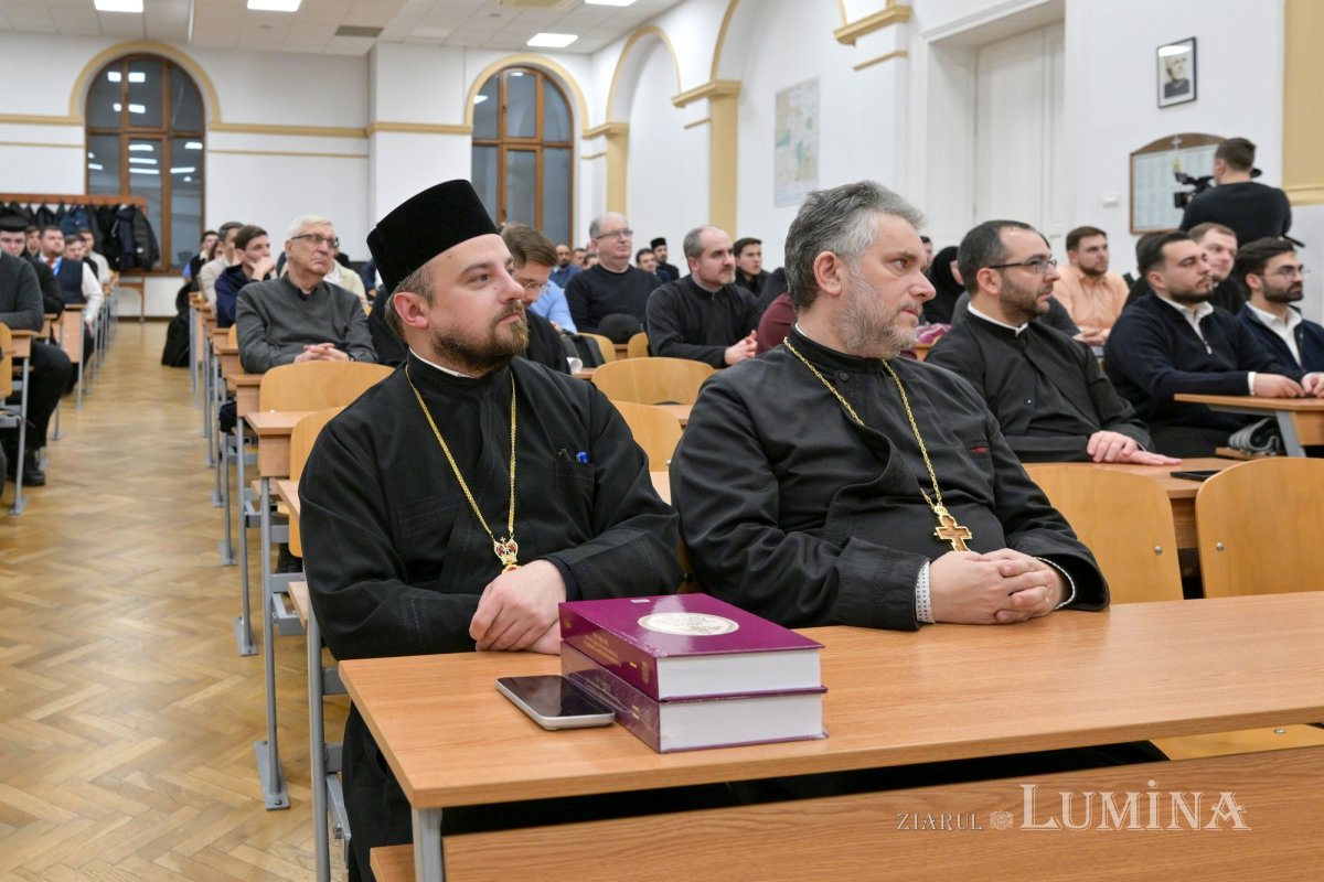 Lucrare dedicată Centenarului Patriarhiei Române, prezentată la Facultatea „Justinian Patriarhul” 353884