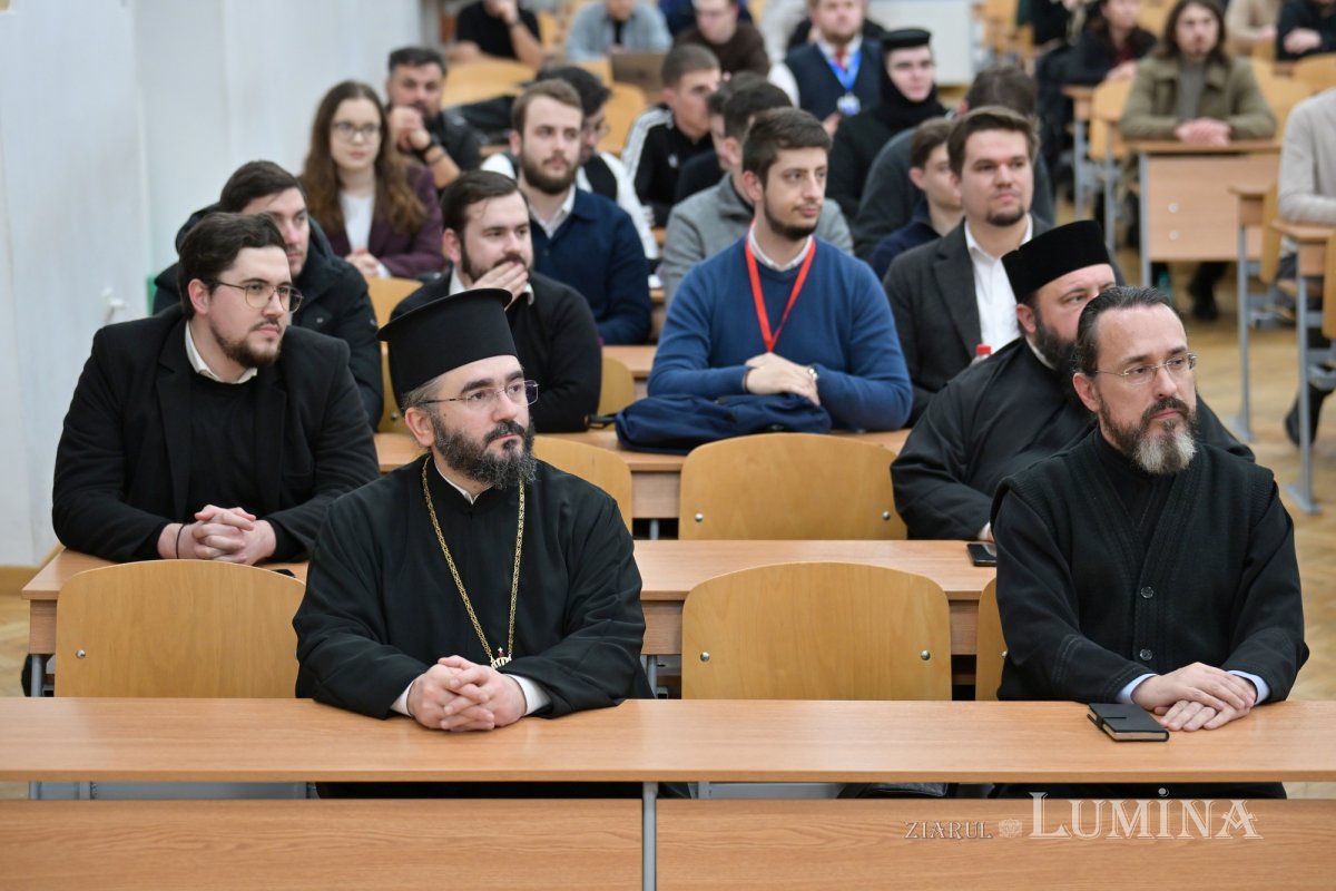 Lucrare dedicată Centenarului Patriarhiei Române, prezentată la Facultatea „Justinian Patriarhul” 353885