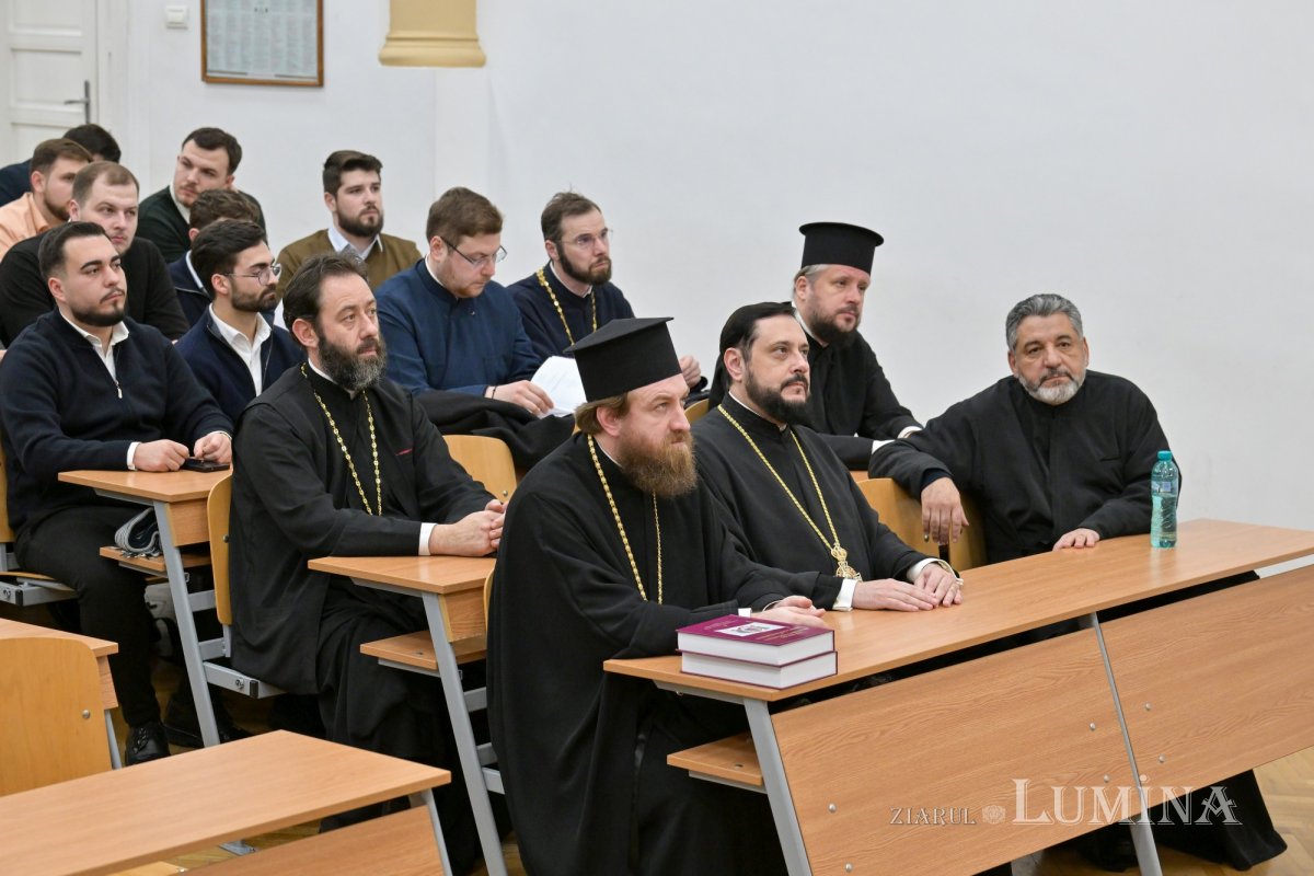 Lucrare dedicată Centenarului Patriarhiei Române, prezentată la Facultatea „Justinian Patriarhul” 353887