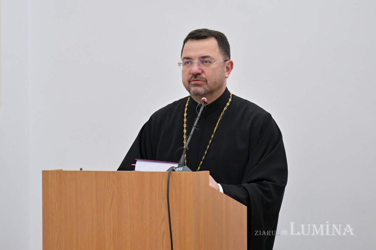Lucrare dedicată Centenarului Patriarhiei Române, prezentată la Facultatea „Justinian Patriarhul” 353888