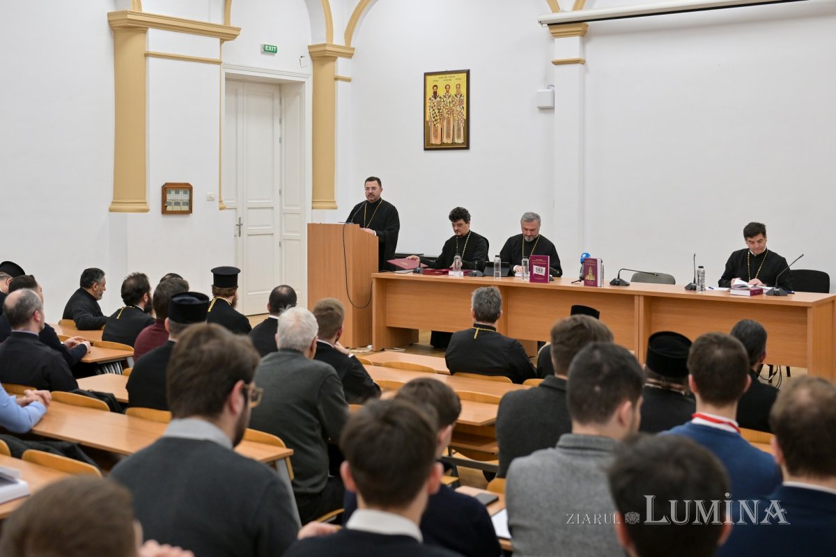 Lucrare dedicată Centenarului Patriarhiei Române, prezentată la Facultatea „Justinian Patriarhul” 353889