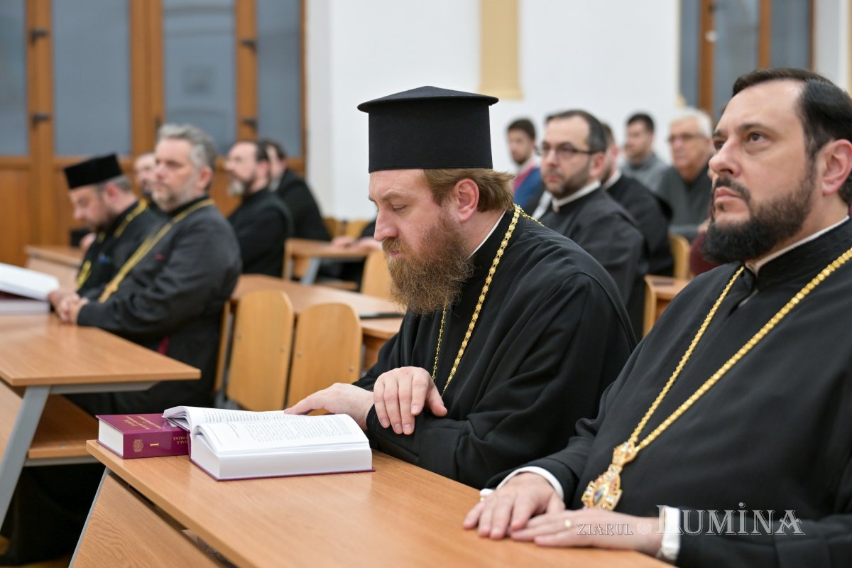 Lucrare dedicată Centenarului Patriarhiei Române, prezentată la Facultatea „Justinian Patriarhul” 353890