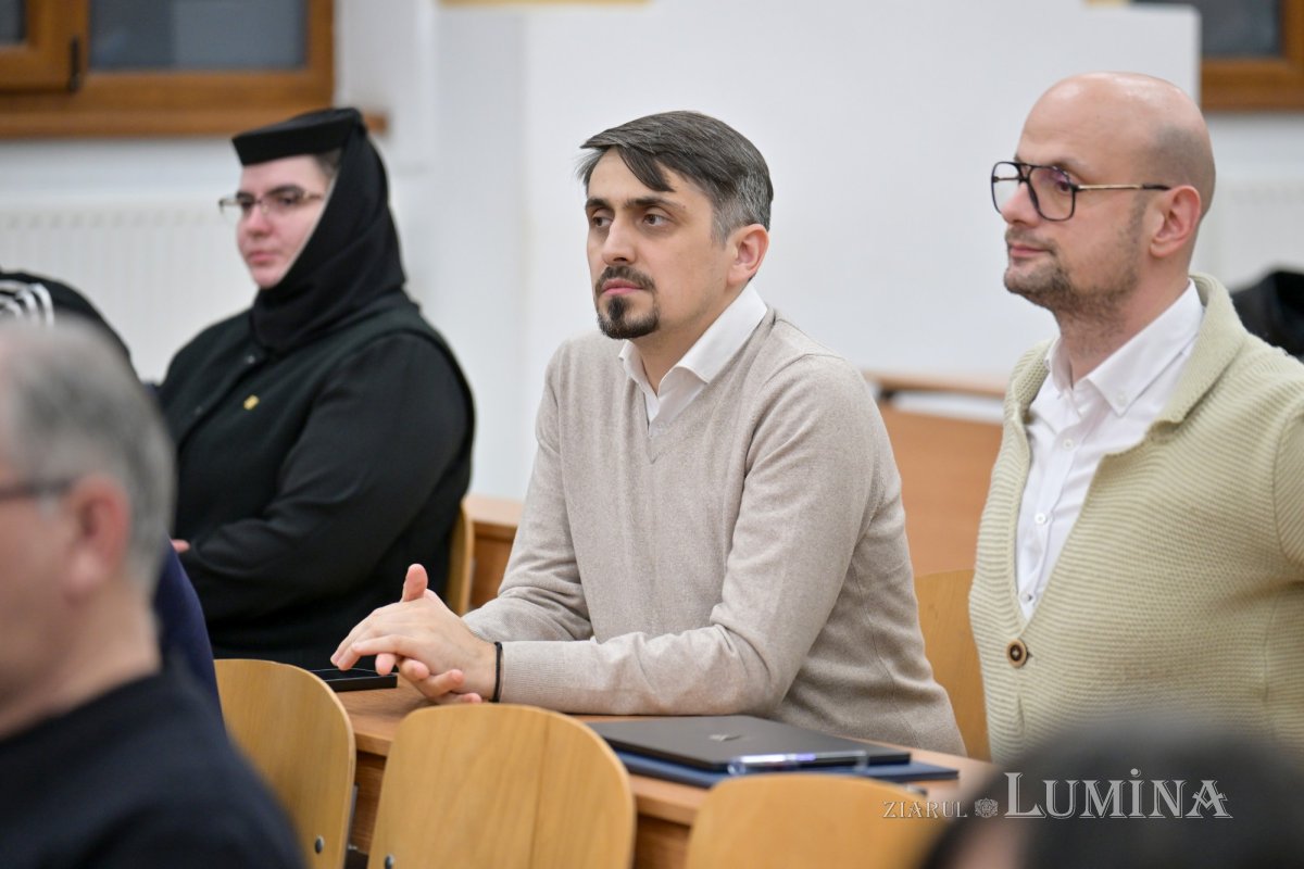 Lucrare dedicată Centenarului Patriarhiei Române, prezentată la Facultatea „Justinian Patriarhul” 353891