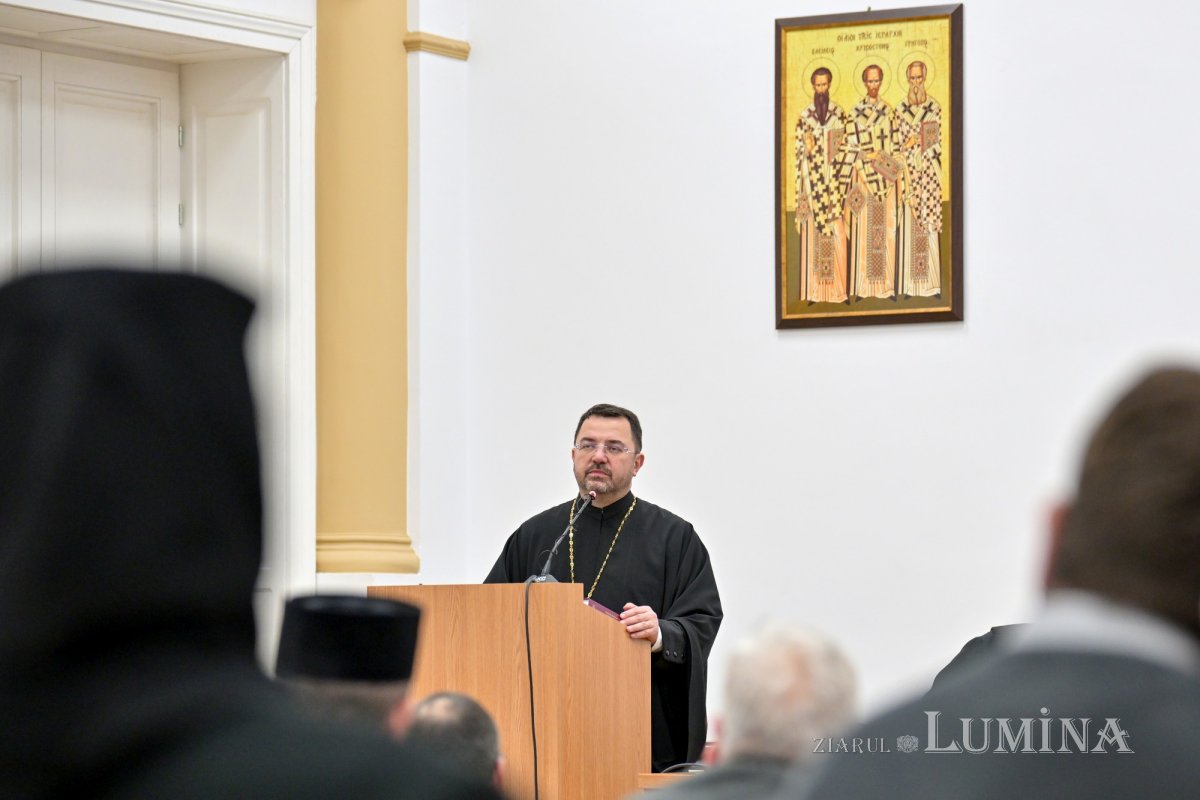 Lucrare dedicată Centenarului Patriarhiei Române, prezentată la Facultatea „Justinian Patriarhul” 353892