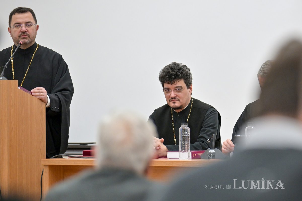 Lucrare dedicată Centenarului Patriarhiei Române, prezentată la Facultatea „Justinian Patriarhul” 353893