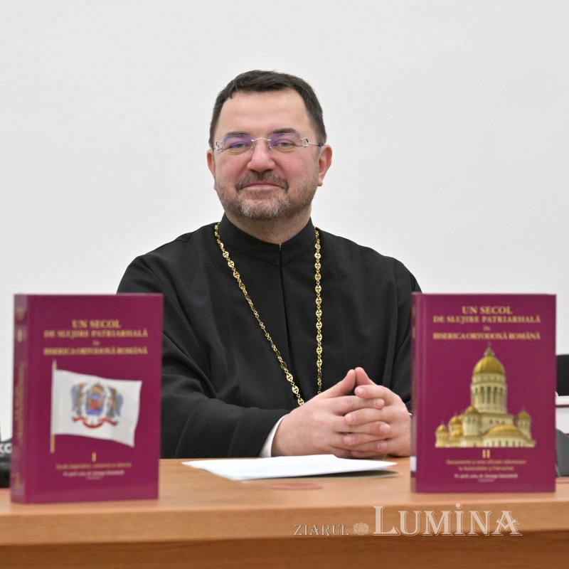 Lucrare dedicată Centenarului Patriarhiei Române, prezentată la Facultatea „Justinian Patriarhul” 353895