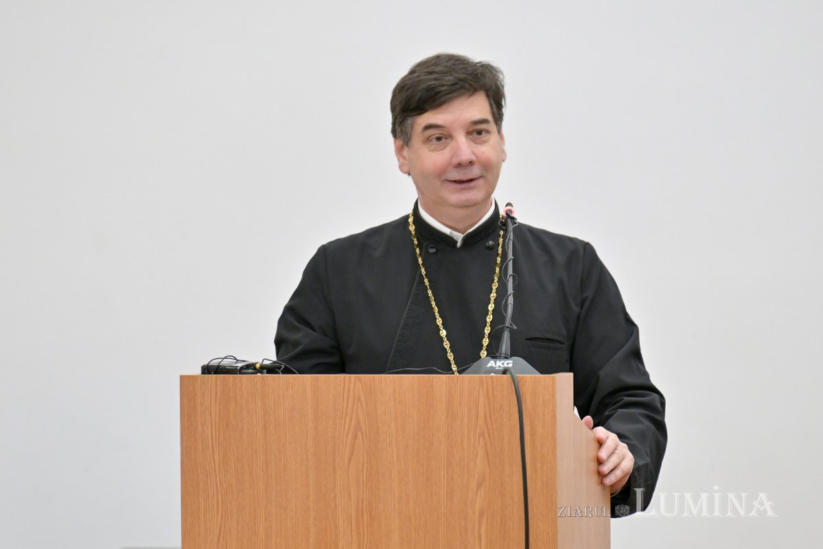 Lucrare dedicată Centenarului Patriarhiei Române, prezentată la Facultatea „Justinian Patriarhul” 353896