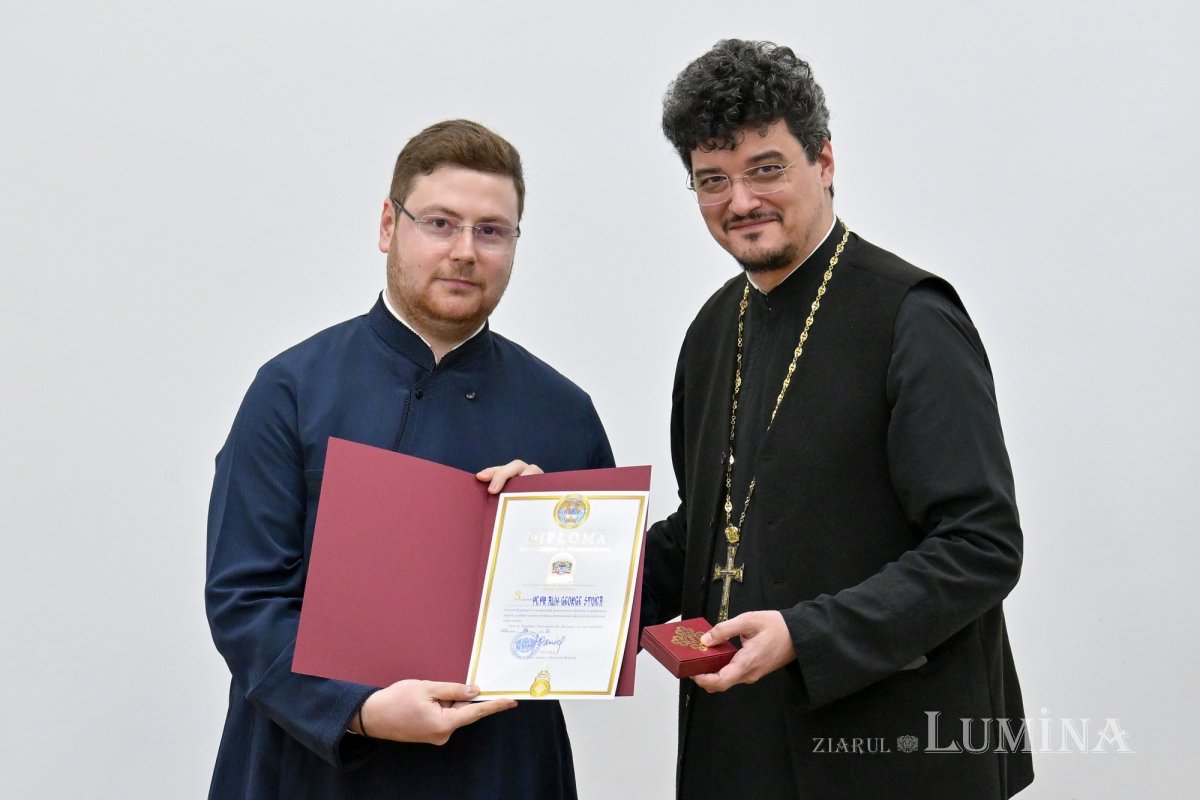 Lucrare dedicată Centenarului Patriarhiei Române, prezentată la Facultatea „Justinian Patriarhul” 353898