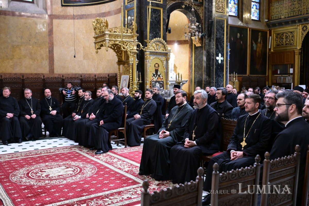 Provocări și perspective privind familia, discutate la un cerc pastoral 354028