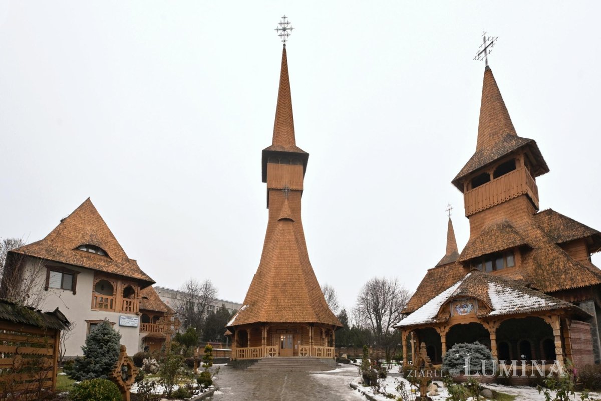 Sclipirile Luminii: Parohia „Sfinţii Trei Ierarhi”- Fundeni din Bucureşti 354041