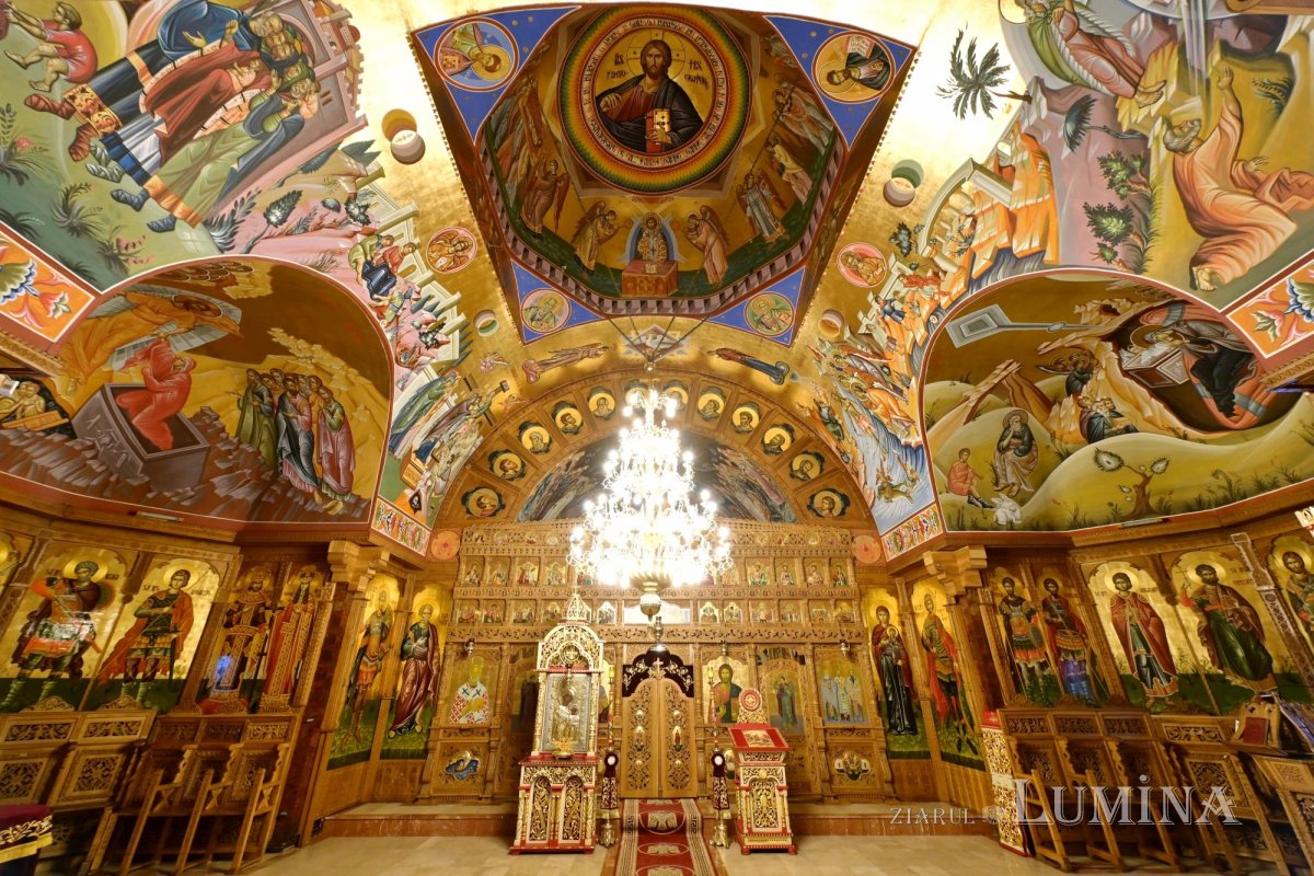 Sclipirile Luminii: Parohia „Sfinţii Trei Ierarhi”- Fundeni din Bucureşti 354042