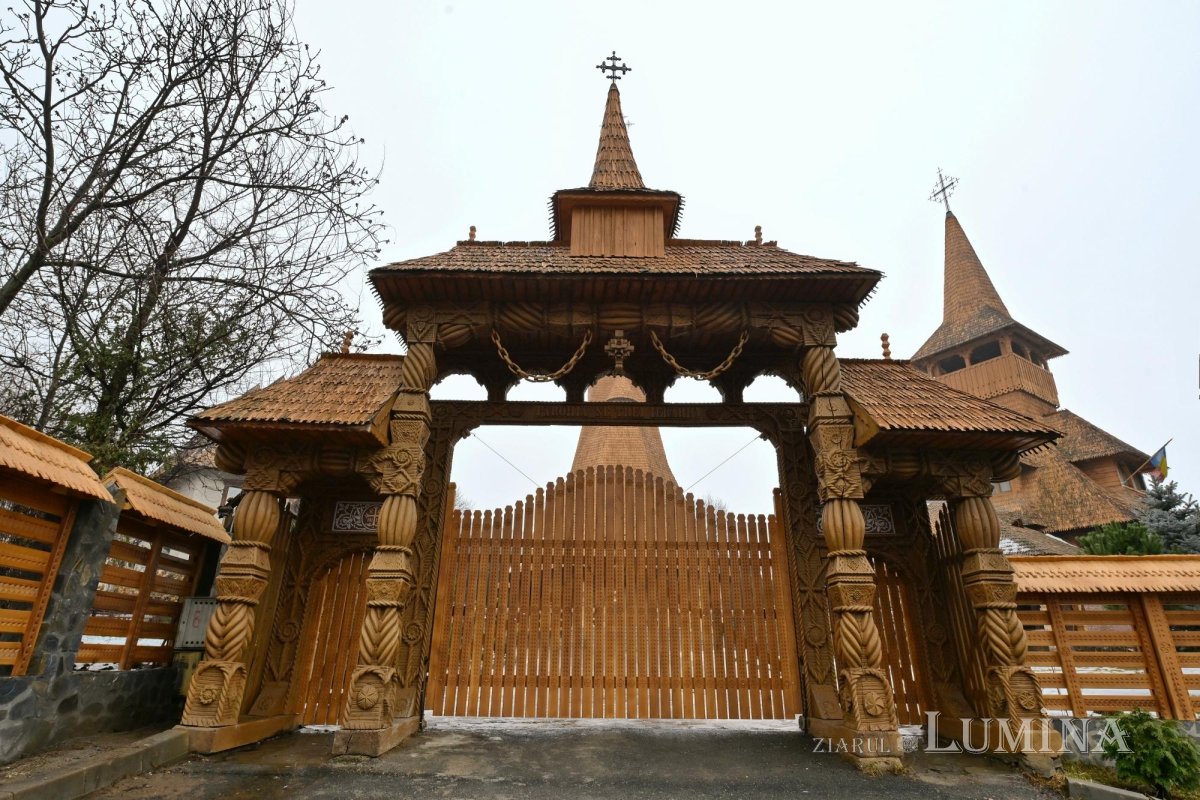 Sclipirile Luminii: Parohia „Sfinţii Trei Ierarhi”- Fundeni din Bucureşti 354043