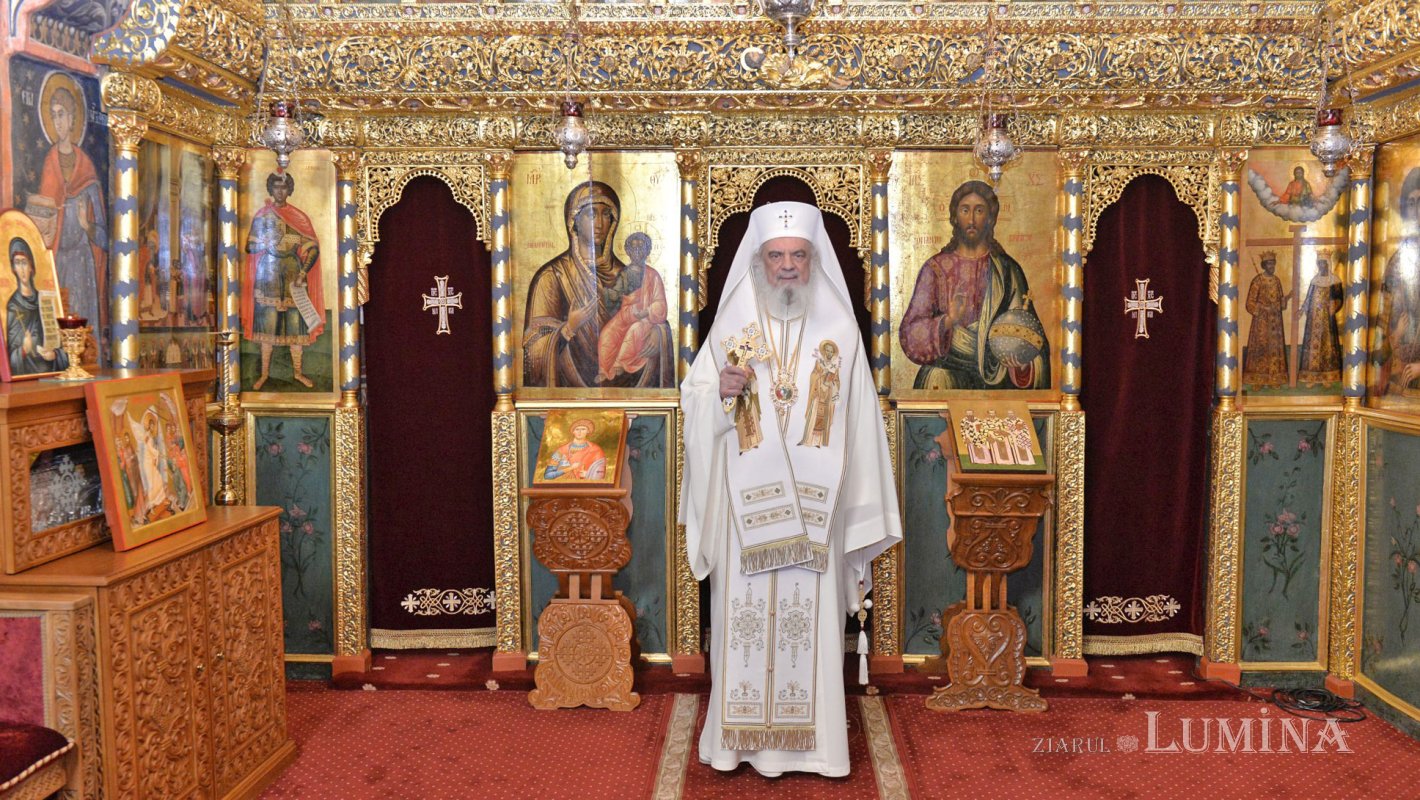 „Sfinții Trei Ierarhi au fost mari apărători ai demnității persoanei umane” 354112