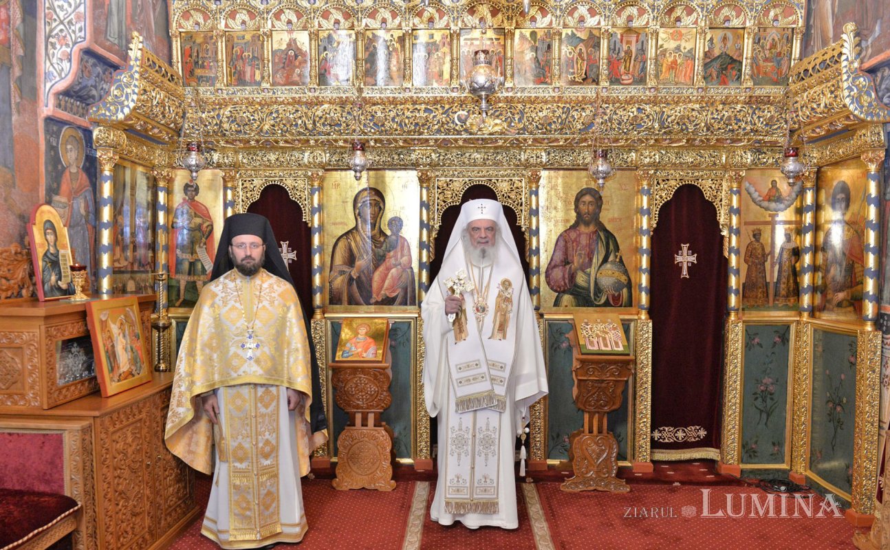 „Sfinții Trei Ierarhi au fost mari apărători ai demnității persoanei umane” 354113