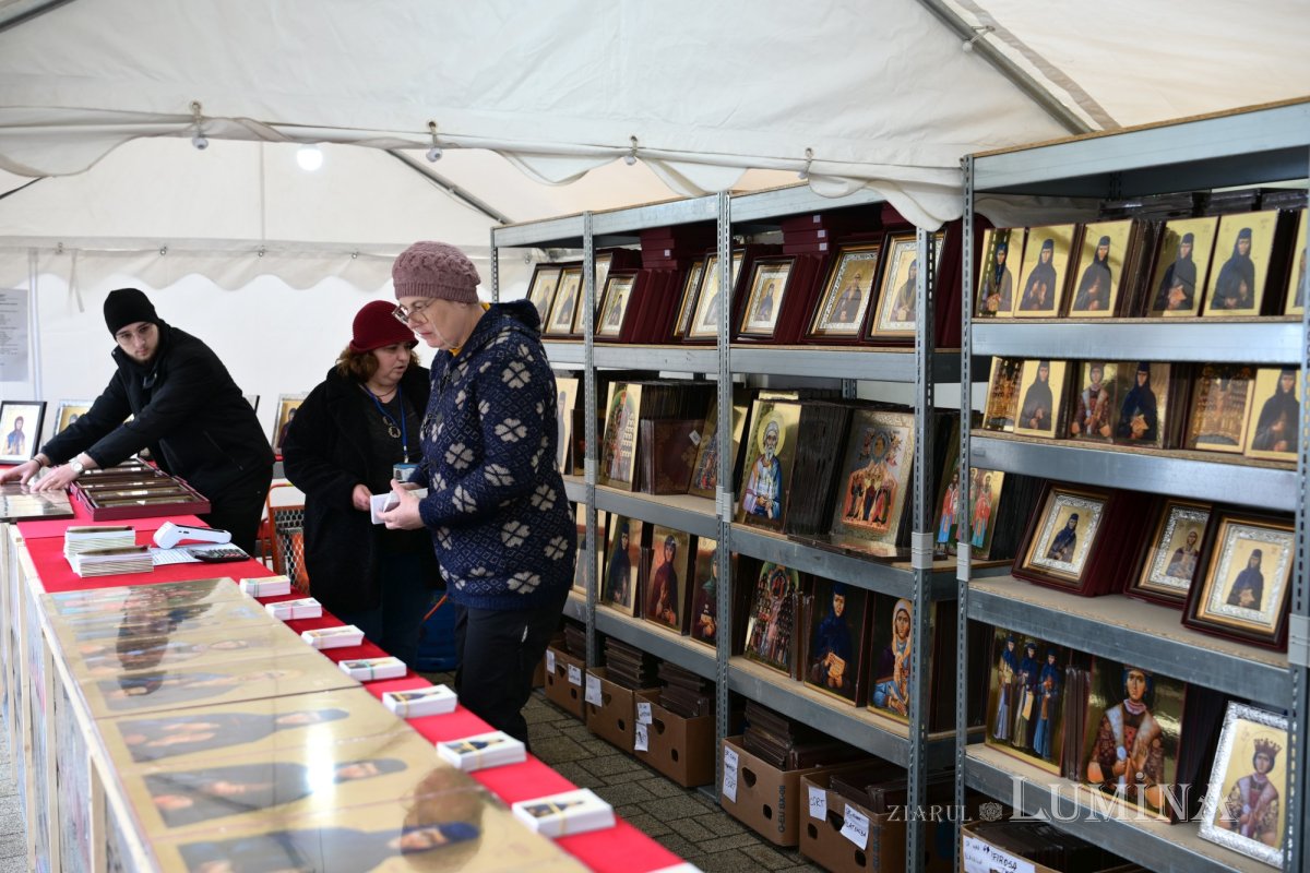 Icoanele noilor sfinte femei române pentru credincioși pe Dealul Patriarhiei 354588