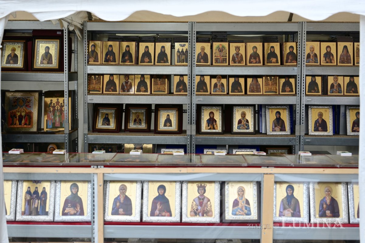 Icoanele noilor sfinte femei române pentru credincioși pe Dealul Patriarhiei 354589