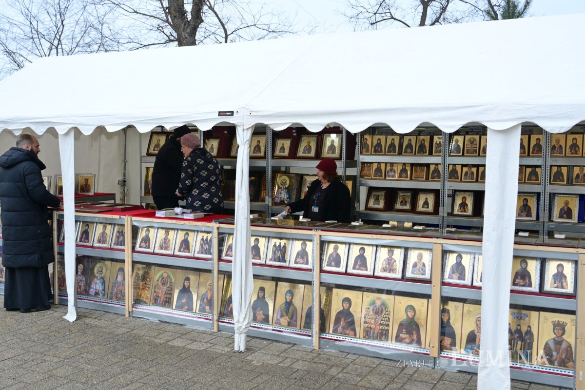 Icoanele noilor sfinte femei române pentru credincioși pe Dealul Patriarhiei 354590