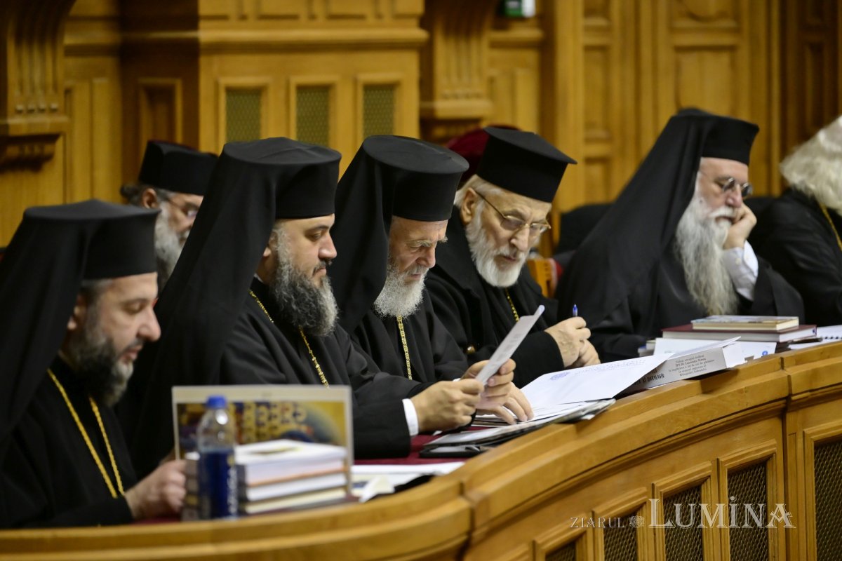 Întrunirea Sfântului Sinod la Palatul Patriarhiei 354855