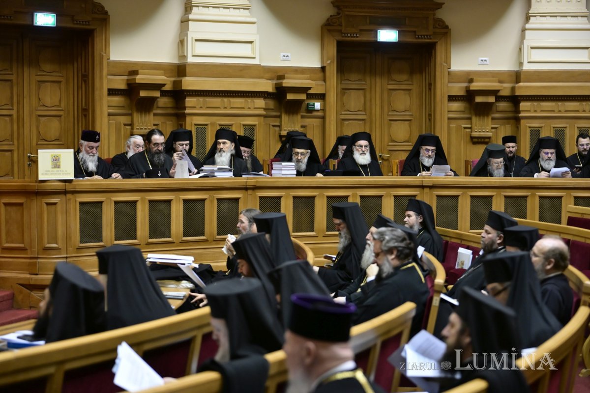 Întrunirea Sfântului Sinod la Palatul Patriarhiei 354856