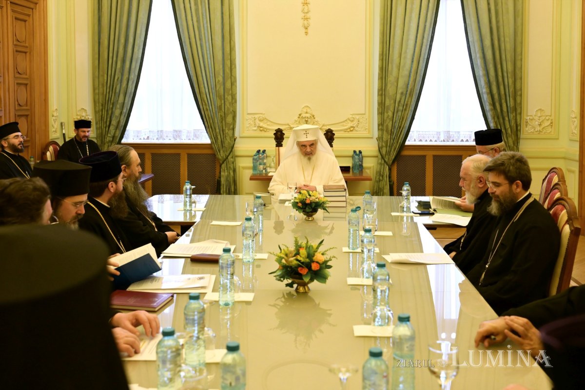 Întrunirea Sfântului Sinod la Palatul Patriarhiei 354864