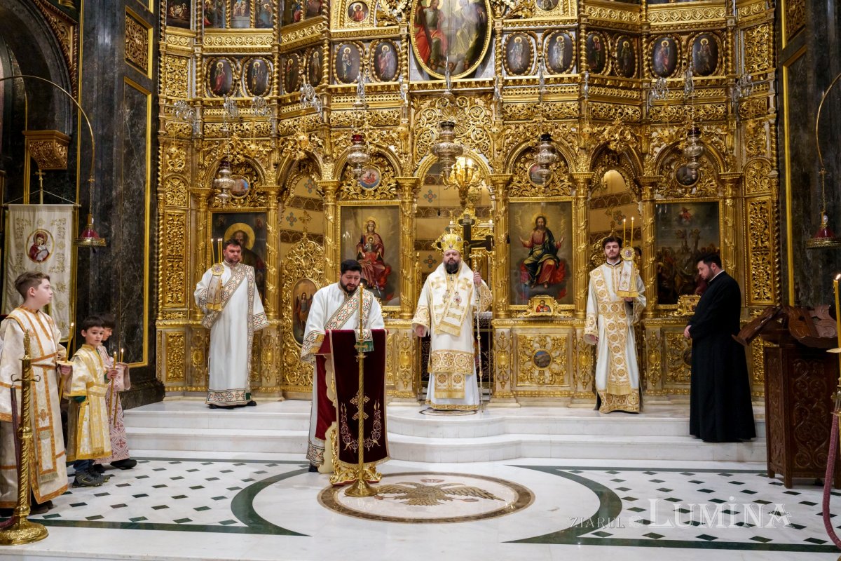 Slujire arhierească la Biserica Domniţa Bălaşa din Capitală 355367