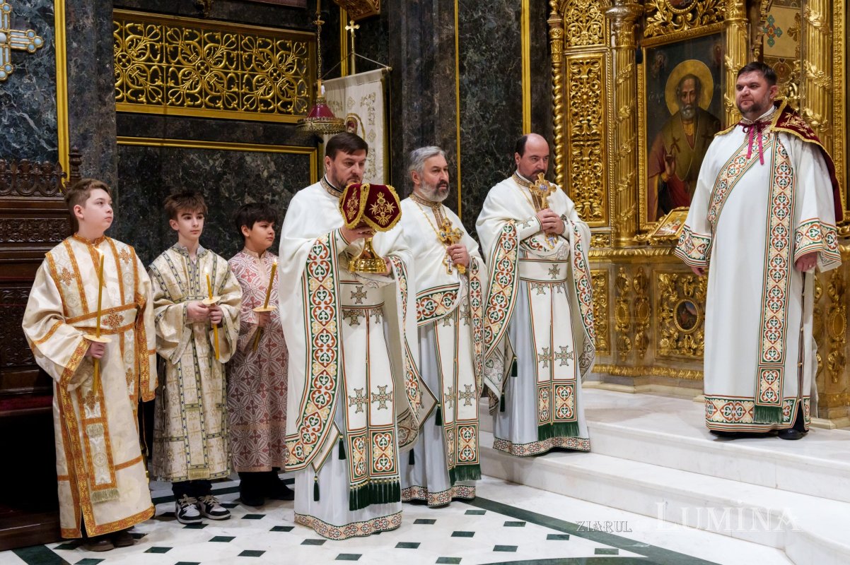 Slujire arhierească la Biserica Domniţa Bălaşa din Capitală 355369