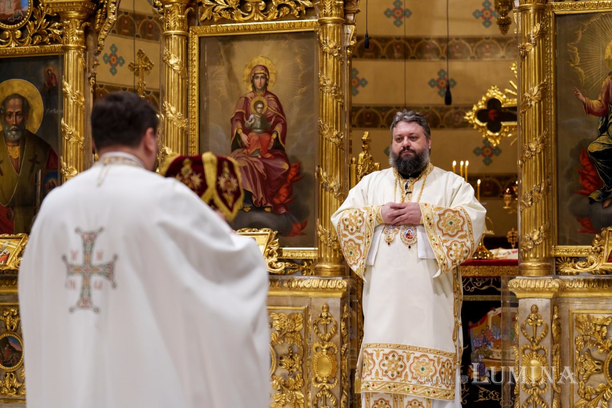Slujire arhierească la Biserica Domniţa Bălaşa din Capitală 355370