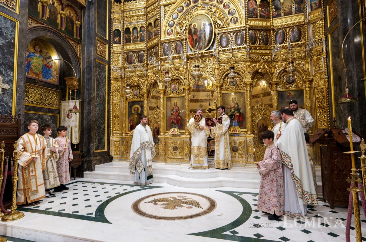Slujire arhierească la Biserica Domniţa Bălaşa din Capitală 355371