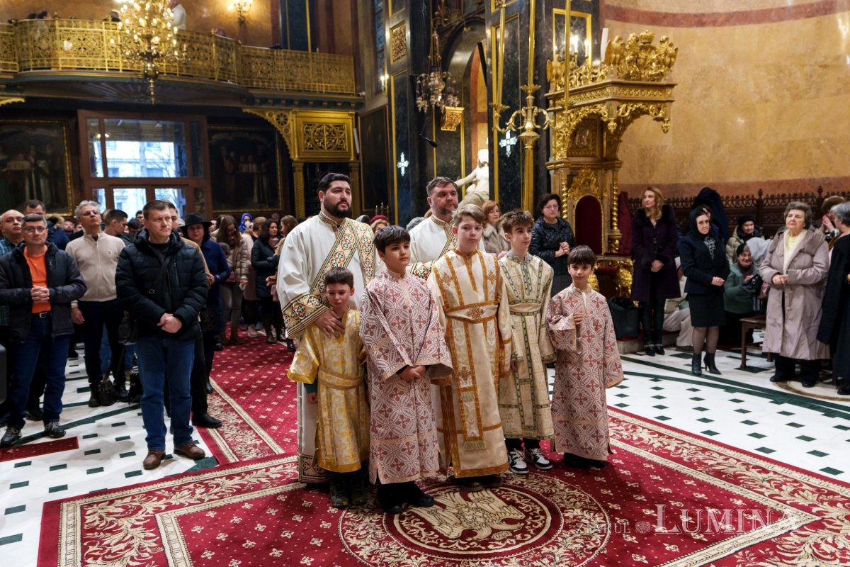 Slujire arhierească la Biserica Domniţa Bălaşa din Capitală 355372