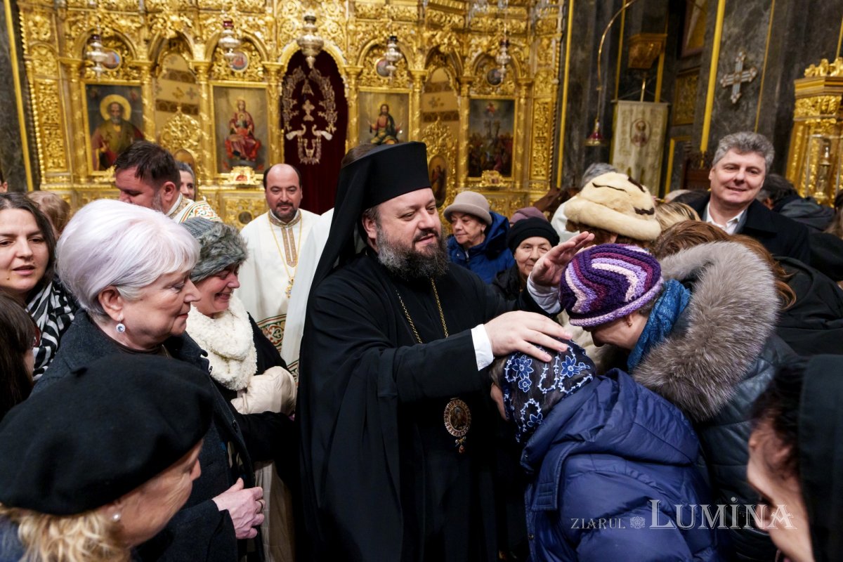 Slujire arhierească la Biserica Domniţa Bălaşa din Capitală 355377