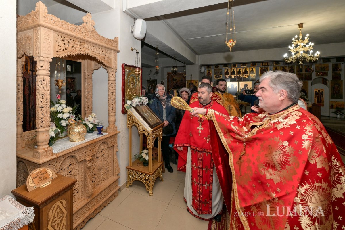 Hram și sfințire de raclă la Parohia Bărbătescu Vechi din București 355510